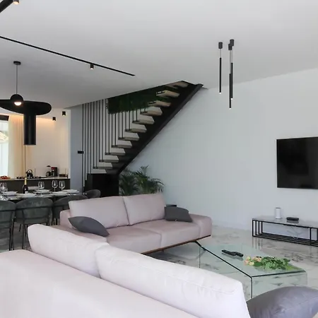 Luxury Modern Seafront Olesea With Amazing View Of The Sea Only 50m From The * Zurkovo