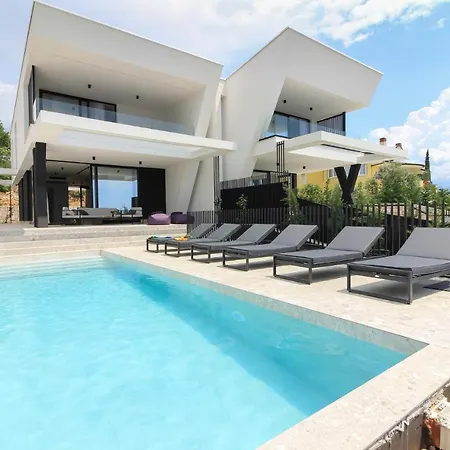 Luxury Modern Seafront Olesea With Amazing View Of The Sea Only 50m From The * Zurkovo