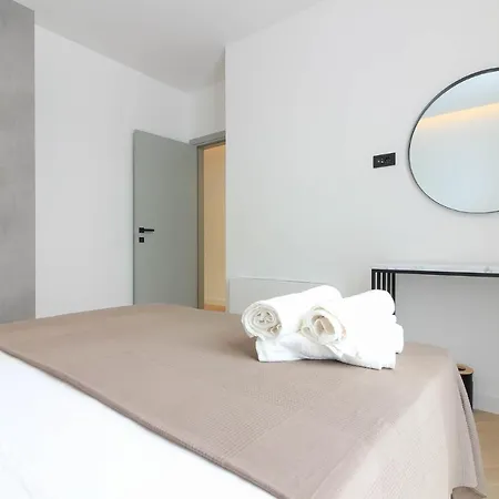 Luxury Modern Seafront Olesea With Amazing View Of The Sea Only 50m From The Villa Zurkovo