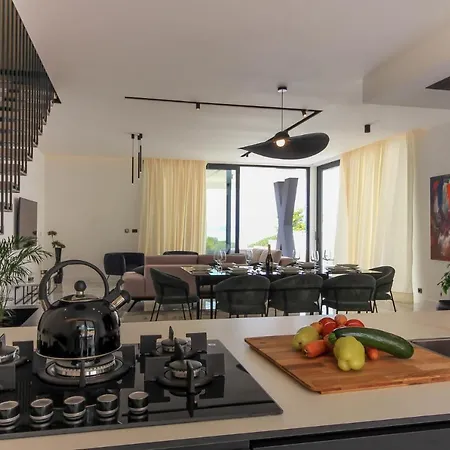 Luxury Modern Seafront Olesea With Amazing View Of The Sea Only 50m From The Villa Zurkovo