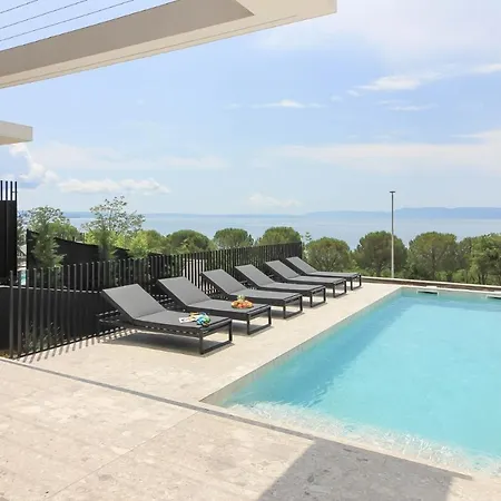 Luxury Modern Seafront Olesea With Amazing View Of The Sea Only 50m From The * Zurkovo